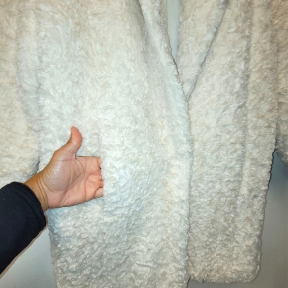 Urban Outfitters Silence + Noise Ivory Faux Fur Fuzzy Cocoon Coat Size XS - Picture 6 of 15